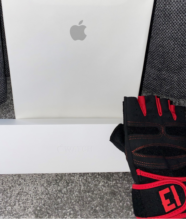 Enter Raffle to Win Brand New Apple Watch Series 6 hosted by Everyday